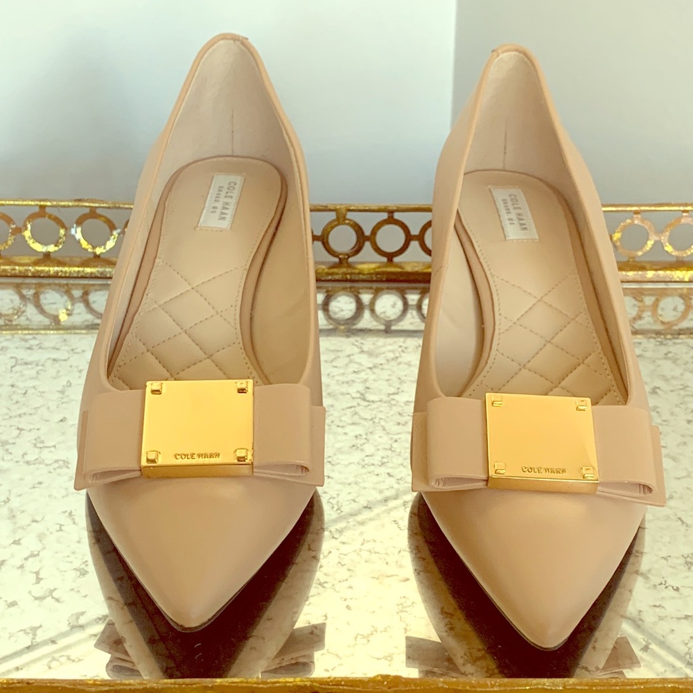 NWOT Cole Haan nude modern bow pump